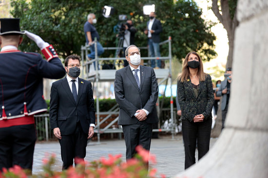 Catalan authorities, with president Torra at the center, in the tribute to Rafael Casanova on Catalaonia's National Day (by Job Vermeulen)